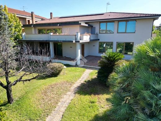 Villa in San Marcellino, Provincia di Caserta