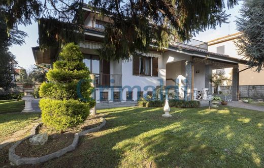 Villa in Vittuone, Milan