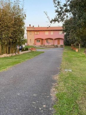 Casa di lusso a Pontedera, Pisa