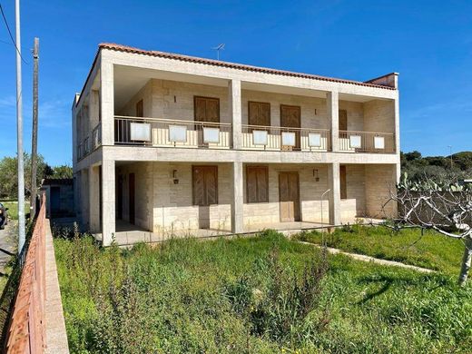 Villa Porto Cesareo, Lecce ilçesinde