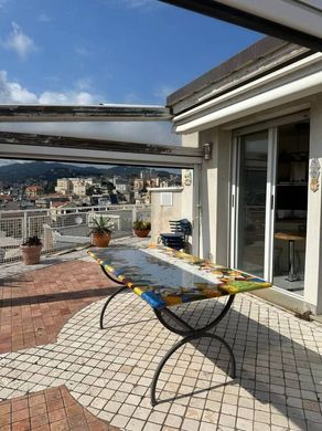 Piso / Apartamento en Savona, Provincia di Savona