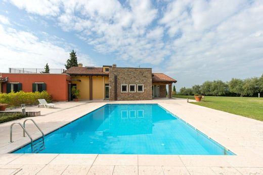 Villa a Sant'Ambrogio di Valpolicella, Verona