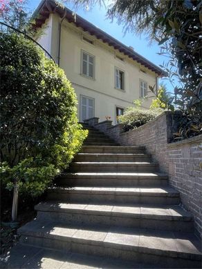 Villa Como, Como ilçesinde