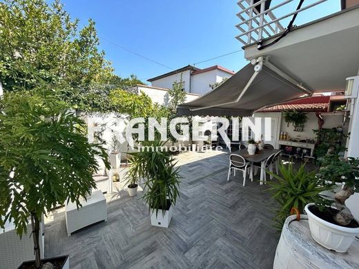 Villa a Livorno, Toscana