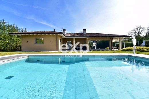 Villa in Lazzate, Provincia di Monza e della Brianza