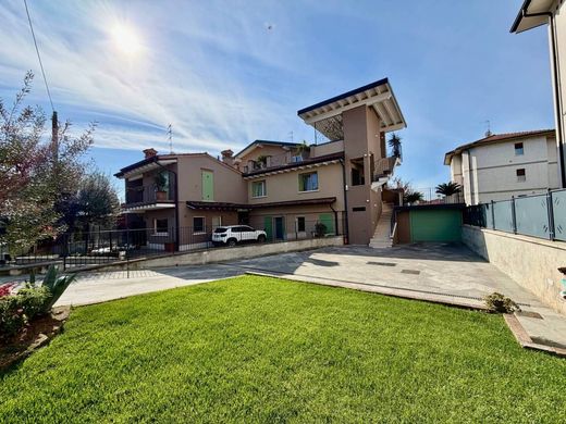 Villa en Gussago, Provincia di Brescia