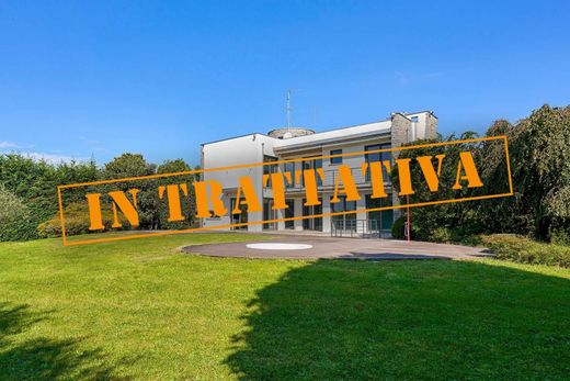 Besana in Brianza, Provincia di Monza e della Brianzaのヴィラ