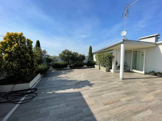 Penthouse in Modena, Provincia di Modena