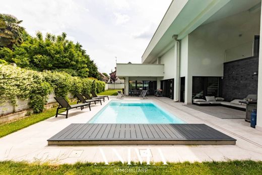 Villa in Senago, Milan