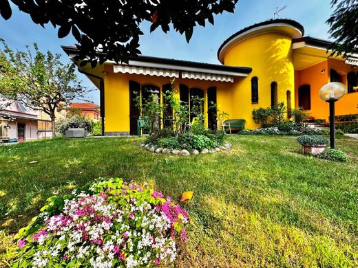 Villa in Cornaredo, Milan