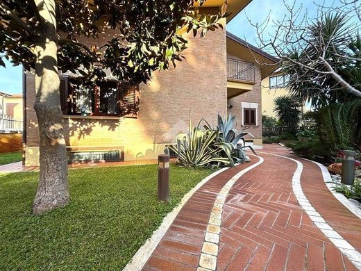 Villa - Pineto, Provincia di Teramo