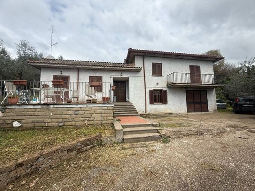 Villa in Trevignano Romano, Rome