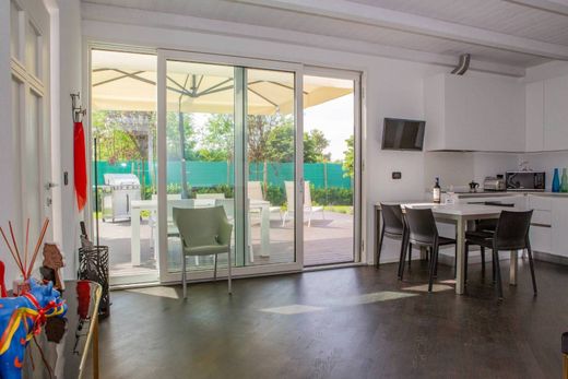 别墅  Viareggio, 卢卡省