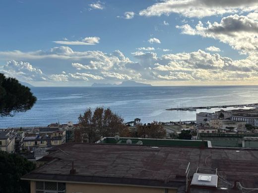 ナポリ, Napoliのアパートメント