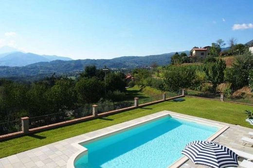 Villa in Castiglione di Garfagnana, Provincia di Lucca