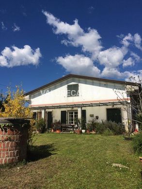 Villa Carrara, Massa-Carrara ilçesinde