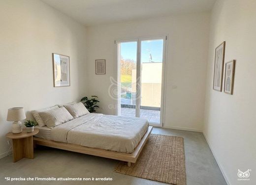 빌라 / Bizzarone, Provincia di Como