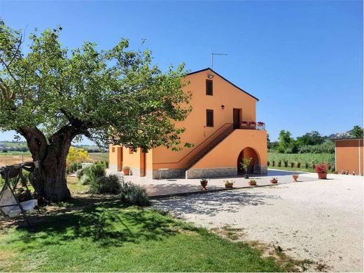 Luxe woning in Camerano, Provincia di Ancona