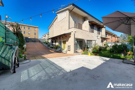 Villa in Melegnano, Milan
