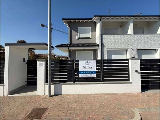 Villa in Carpi, Provincia di Modena