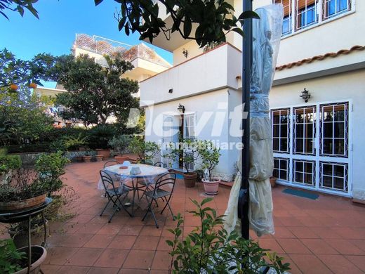 Terraced house in Pollena Trocchia, Naples