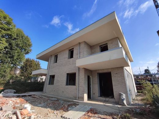 Villa in Barlassina, Provincia di Monza e della Brianza