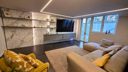 Βίλα σε Garbagnate Milanese, Città metropolitana di Milano