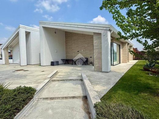 Villa in Castel Goffredo, Mantua