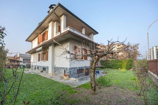 Villa in Gorgonzola, Milan