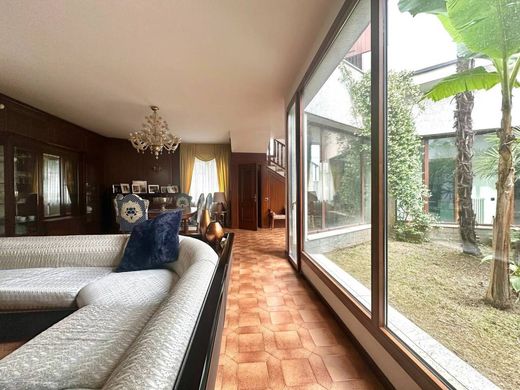 Villa a Trezzano sul Naviglio, Milano