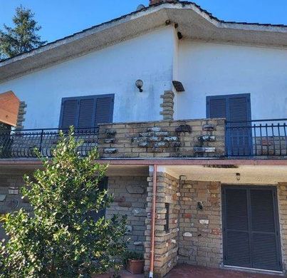 Villa in Sutri, Provincia di Viterbo