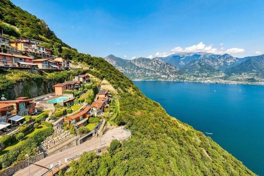 منزل مسطّب متراص ﻓﻲ Parzanica, Provincia di Bergamo