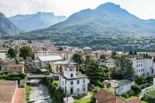 Villa Mandello del Lario, Lecco ilçesinde