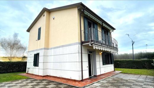 Casa di lusso a San Giuliano Terme, Pisa