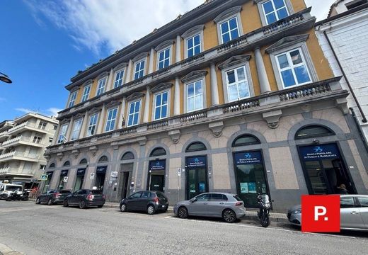 Apartment / Etagenwohnung in Caserta, Provincia di Caserta