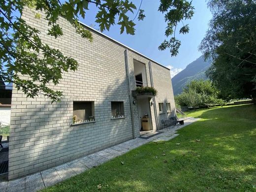 Villa Prata Camportaccio, Sondrio ilçesinde