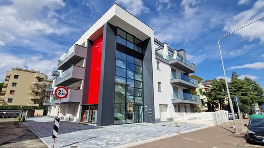 Attico a Imola, Bologna