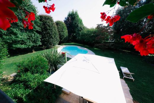 别墅  Bernareggio, 蒙萨和布里安萨省