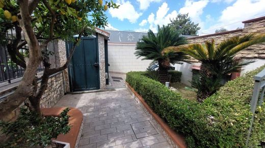 Villa Volla, Napoli ilçesinde