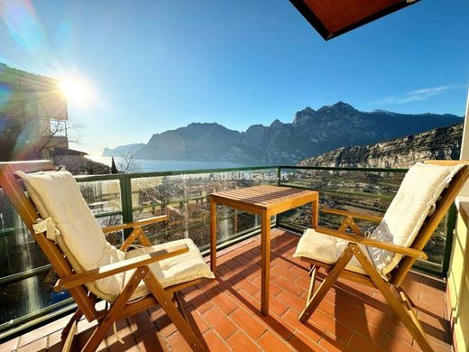 Luxe woning in Nago-Torbole, Provincia autonoma di Trento