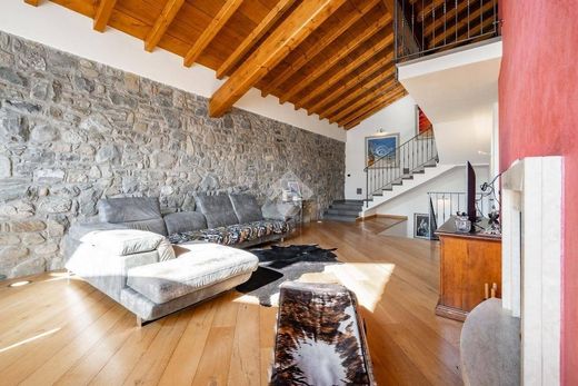 Villa a Dolzago, Lecco