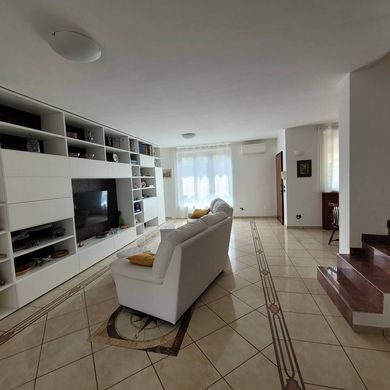 Villa in Buccinasco, Milan