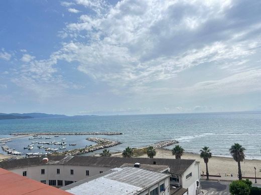 Follonica, Provincia di Grossetoのペントハウス