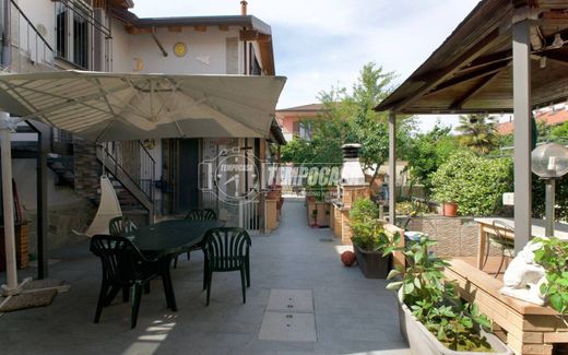Villa - Bollate, Milão