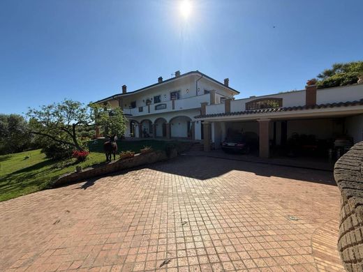 Villa - Pomezia, Roma