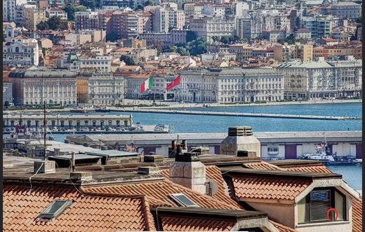Villa a Trieste, Friuli Venezia Giulia