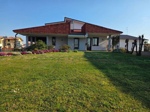 Villa in Uboldo, Provincia di Varese