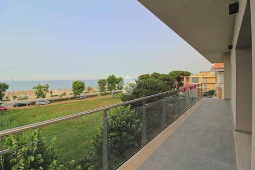 Penthouse Giulianova, Teramo ilçesinde