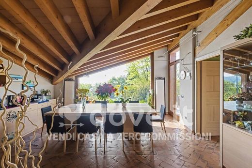 Villa Gavirate, Varese ilçesinde