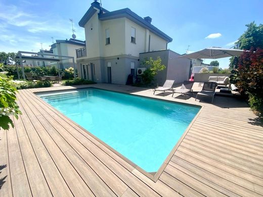 Villa a San Giuliano Milanese, Milano